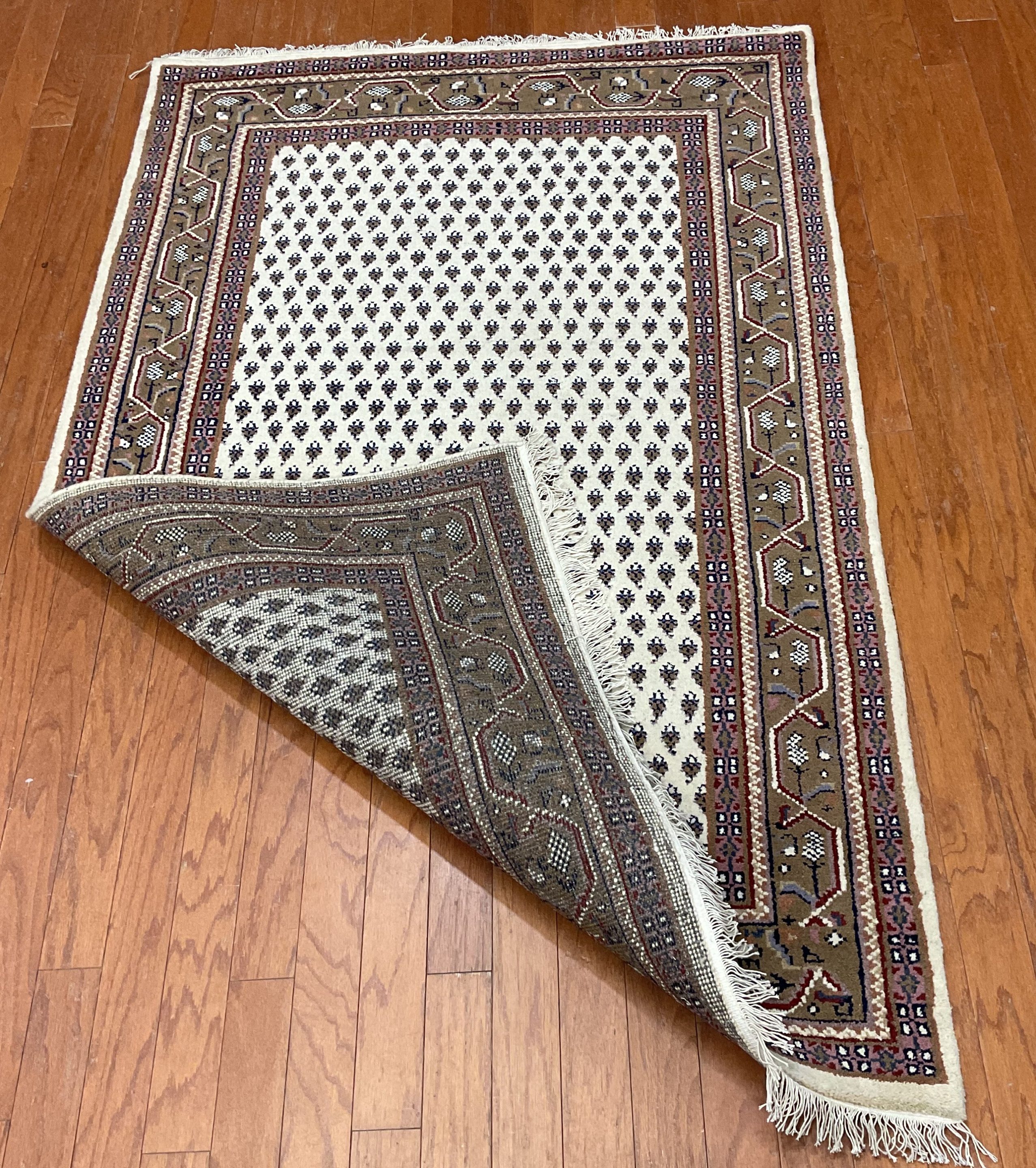 Indo Hand-knotted Mir Wool Rug (4' x 6') - Image 3